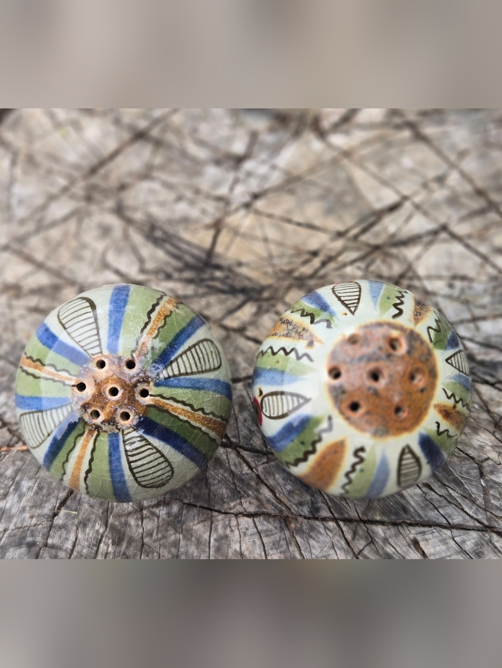 Vintage Mexico Hand Painted Ceramic Salt & Pepper Shakers - Picture 2 of 3